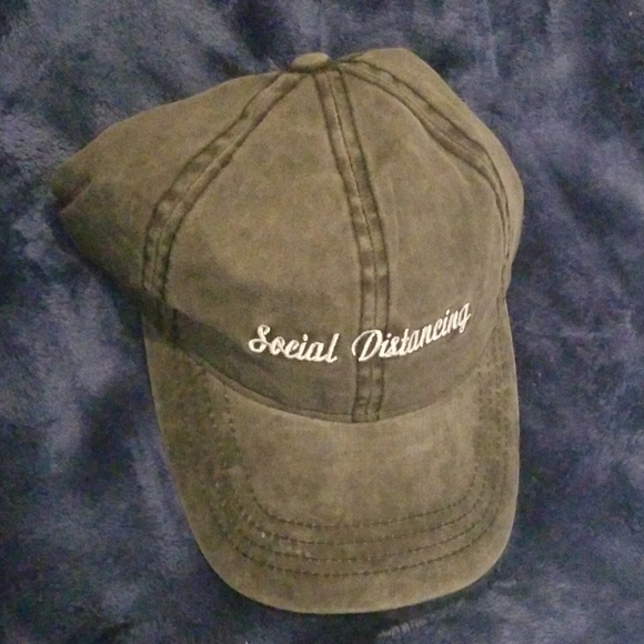 David and Young Grey "Social Distancing" hat - Picture 4 of 5